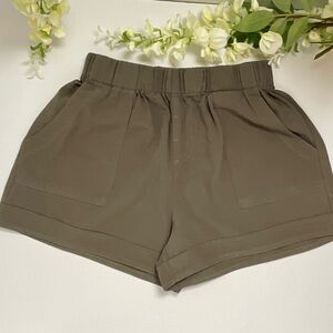 Simple Olive Women Shorts Vintage Feel W/Pockets Used SZ S Worn Once Super Comfy